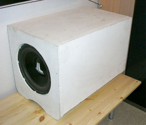 picture of
my old subwoofer (35kB)